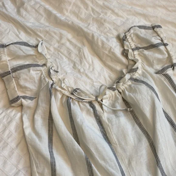 100% Linen Reformation dress - Picture 4 of 12